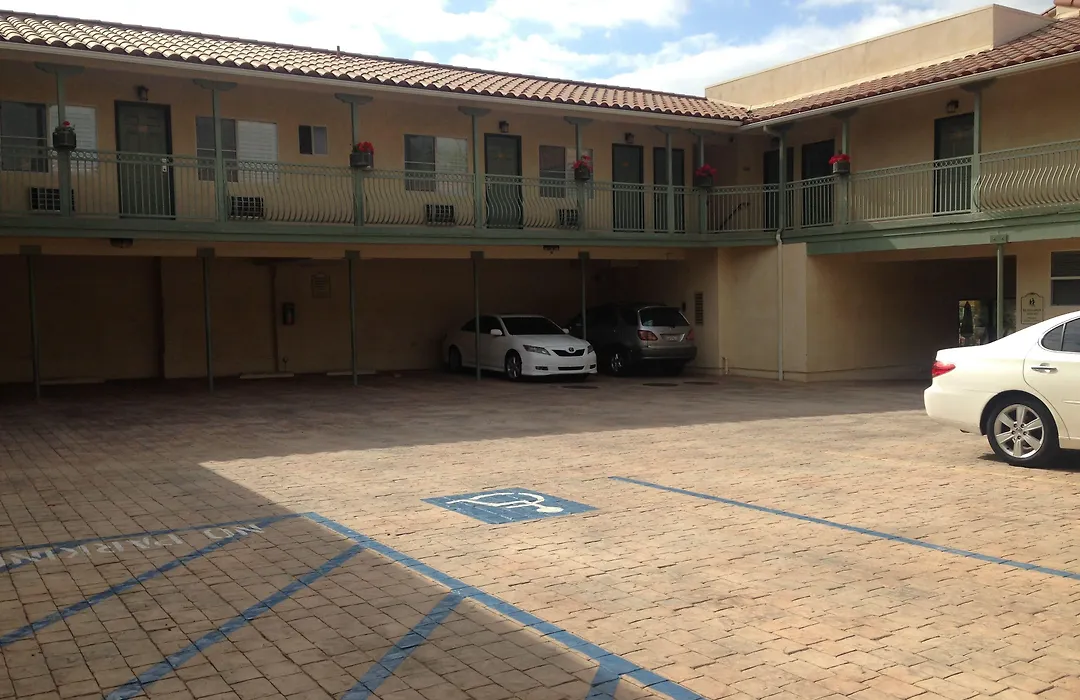 Bella Capri Inn And Suites-1